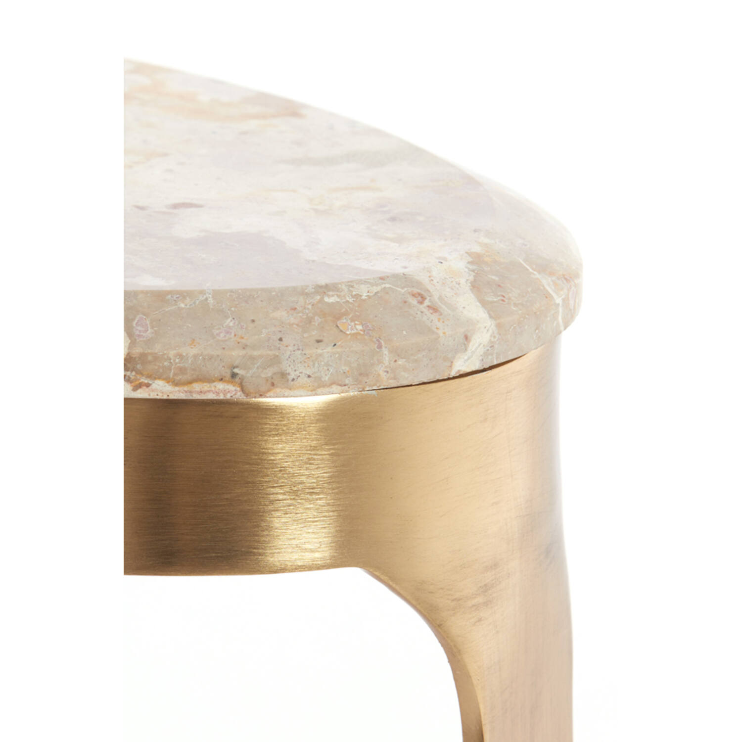 STOLIK KAWOWY Giulio o nieregularnym kształcie, na złotej szczotkowanej podstawie, marmurowy blat, nowoczesny styl, mały, wyjątkowy