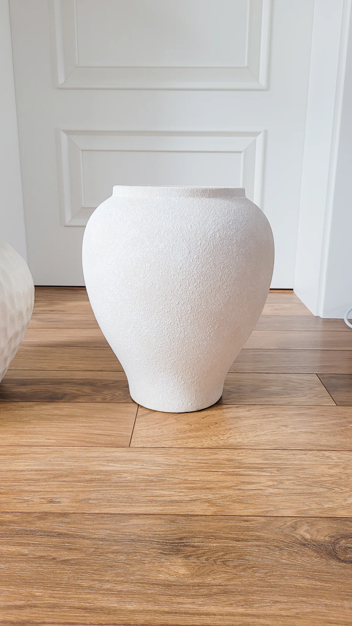 WAZON beżowy z kamionki, mrozoodporny, cylindryczny kształt, wyjątkowa faktura, nowoczesny styl, piękny