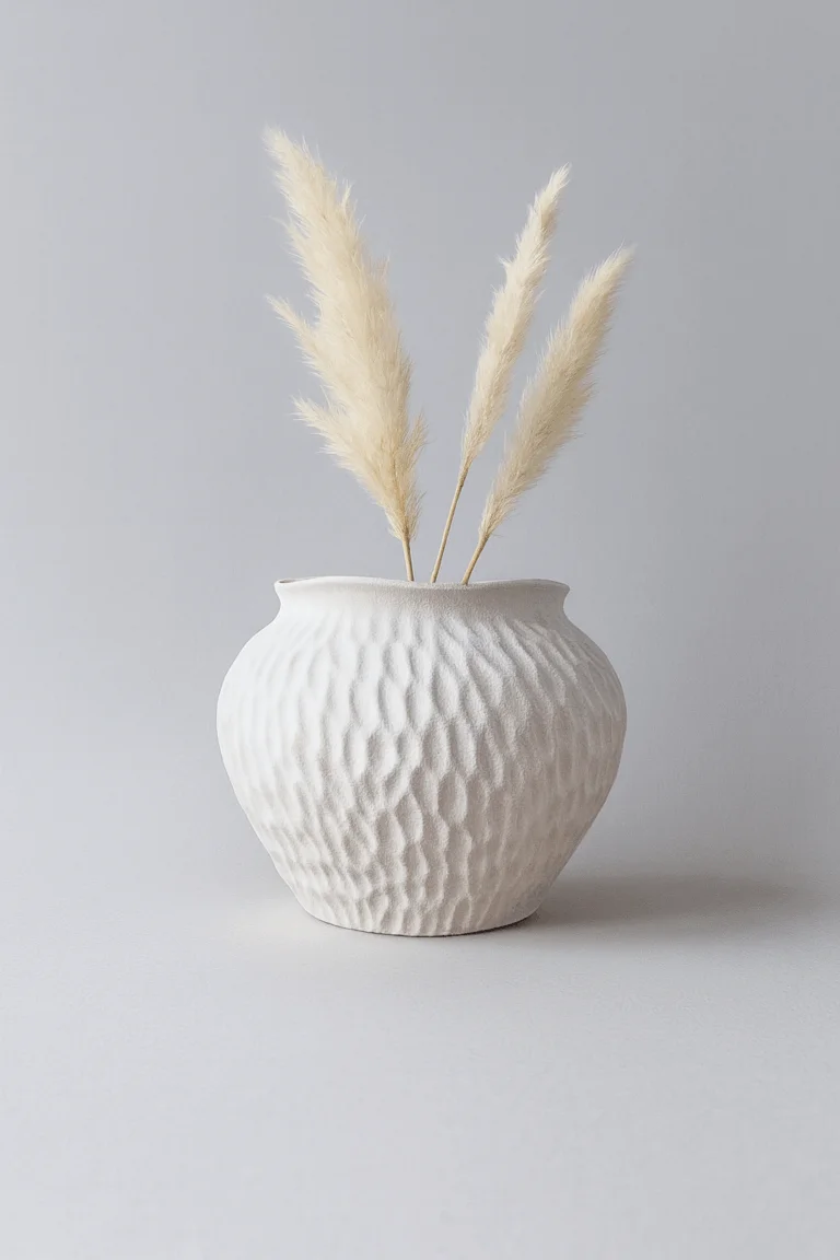 WAZON beżowy z kamionki, teksturowana powierzchnia, pofalowany rant otworu, nowoczesny styl, ekskluzywny