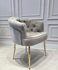 FOTEL z podłokietnikami, siedzisko tapicerowane welwetową tkaniną w kolorze taupe z eleganckimi pikowaniami, metalowe nogi w złotym błyszczącym wykończeniu