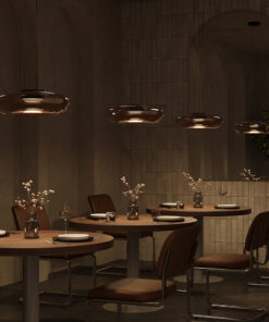 LAMPA WISZĄCA Bassa z okrągłym, szklanym kloszem w bursztynowej kolorystyce, czarny, metalowy stelaż, nowoczesny styl, do restauracji