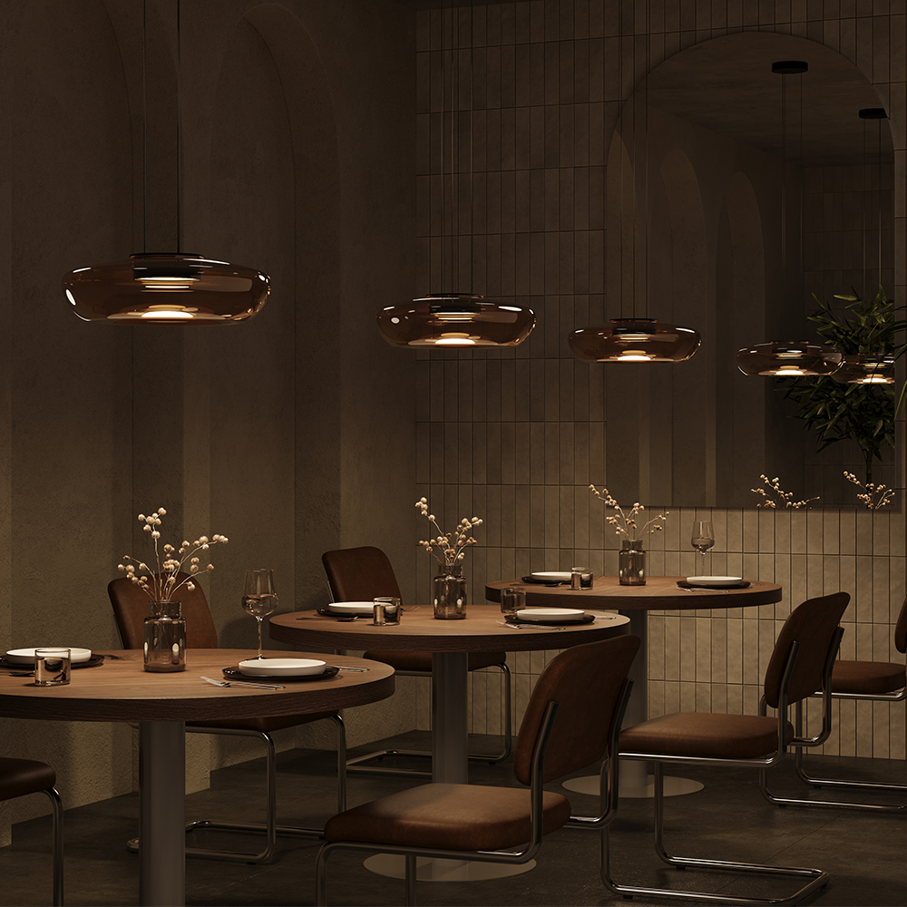 LAMPA WISZĄCA Bassa z okrągłym, szklanym kloszem w bursztynowej kolorystyce, czarny, metalowy stelaż, nowoczesny styl, do restauracji LAMPA WISZĄCA Bassa z okrągłym, szklanym kloszem w bursztynowej kolorystyce, czarny, metalowy stelaż, nowoczesny styl, do restauracji