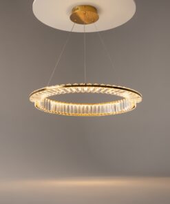 LAMPA WISZĄCA Krone z złotym, błyszczącym stelażem, okrągły kształt, kryształowe elementy, nowoczesny styl