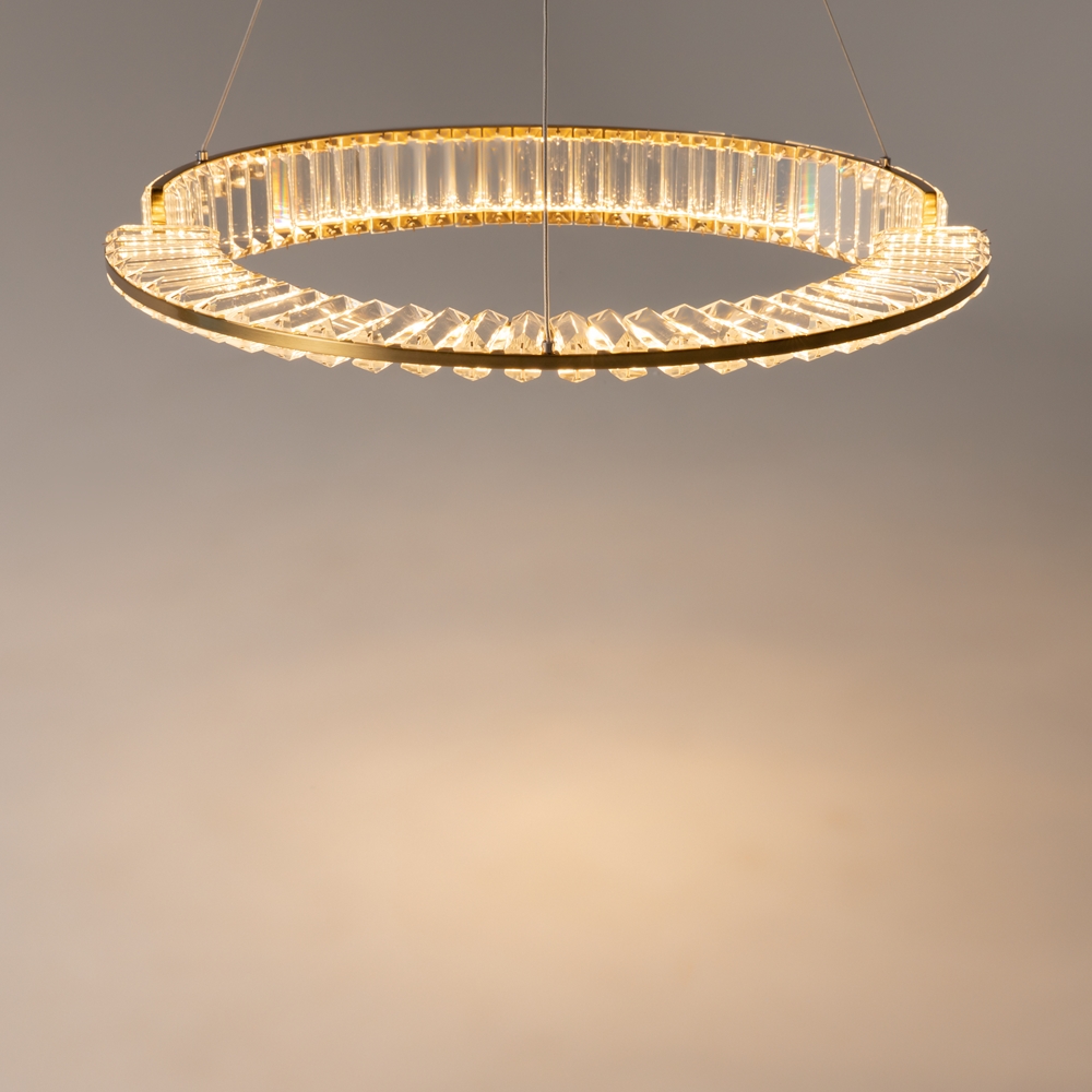 LAMPA WISZĄCA Krone z złotym, błyszczącym stelażem, okrągły kształt, kryształowe elementy, nowoczesny styl, piękna LAMPA WISZĄCA Krone z złotym, błyszczącym stelażem, okrągły kształt, kryształowe elementy, nowoczesny styl, piękna