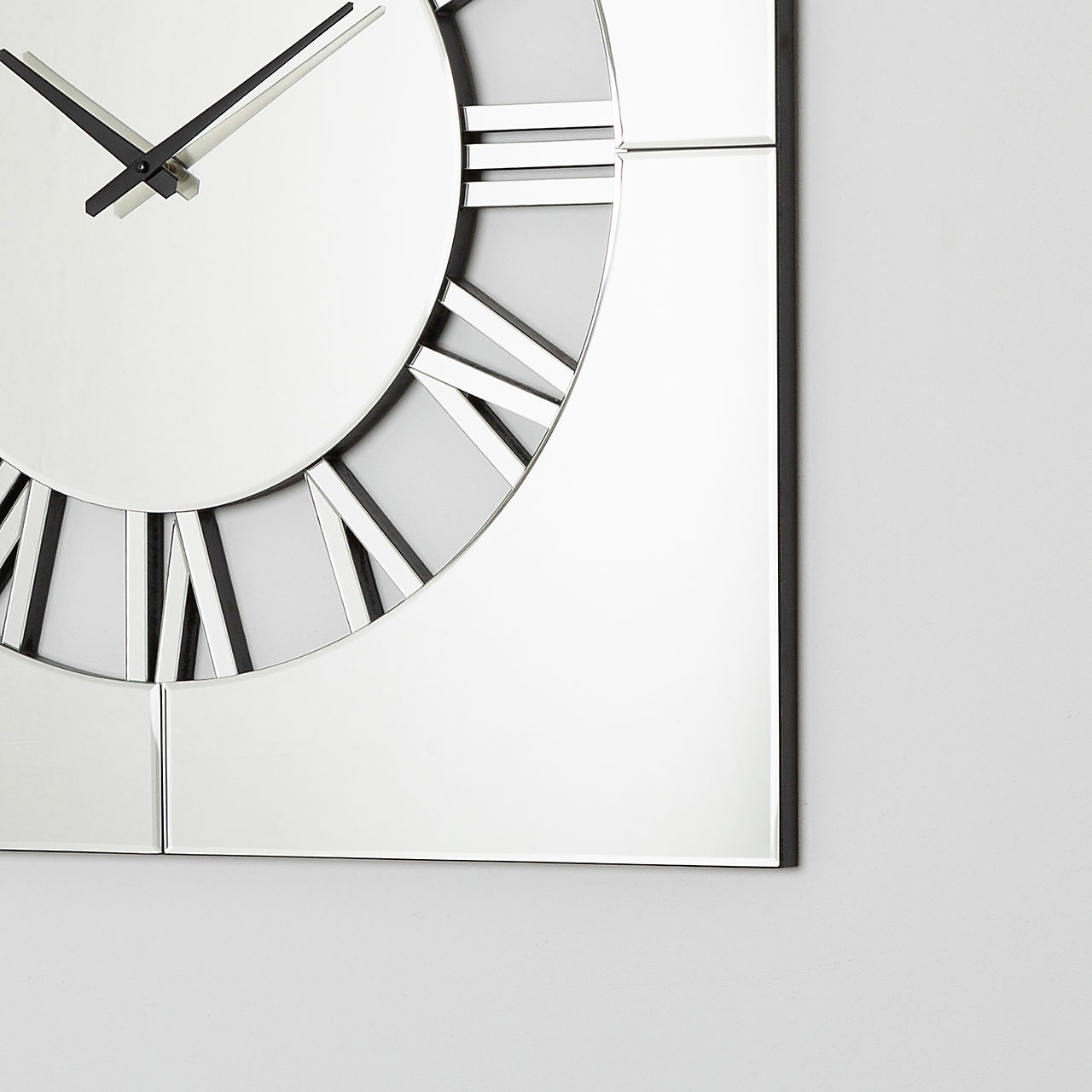 ZEGAR ŚCIENNY kwadratowy, lustrzany, rzymskie cyfry wycięte w tarczy, luksusowy design, premium