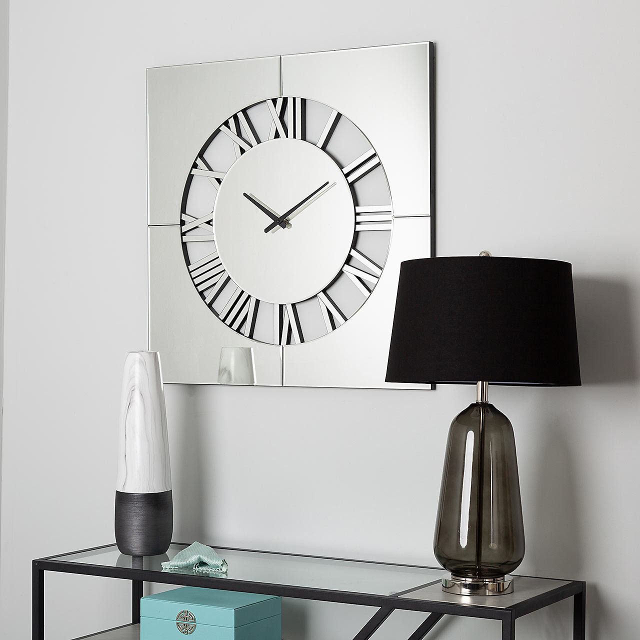 ZEGAR ŚCIENNY kwadratowy, lustrzany, rzymskie cyfry wycięte w tarczy, luksusowy design