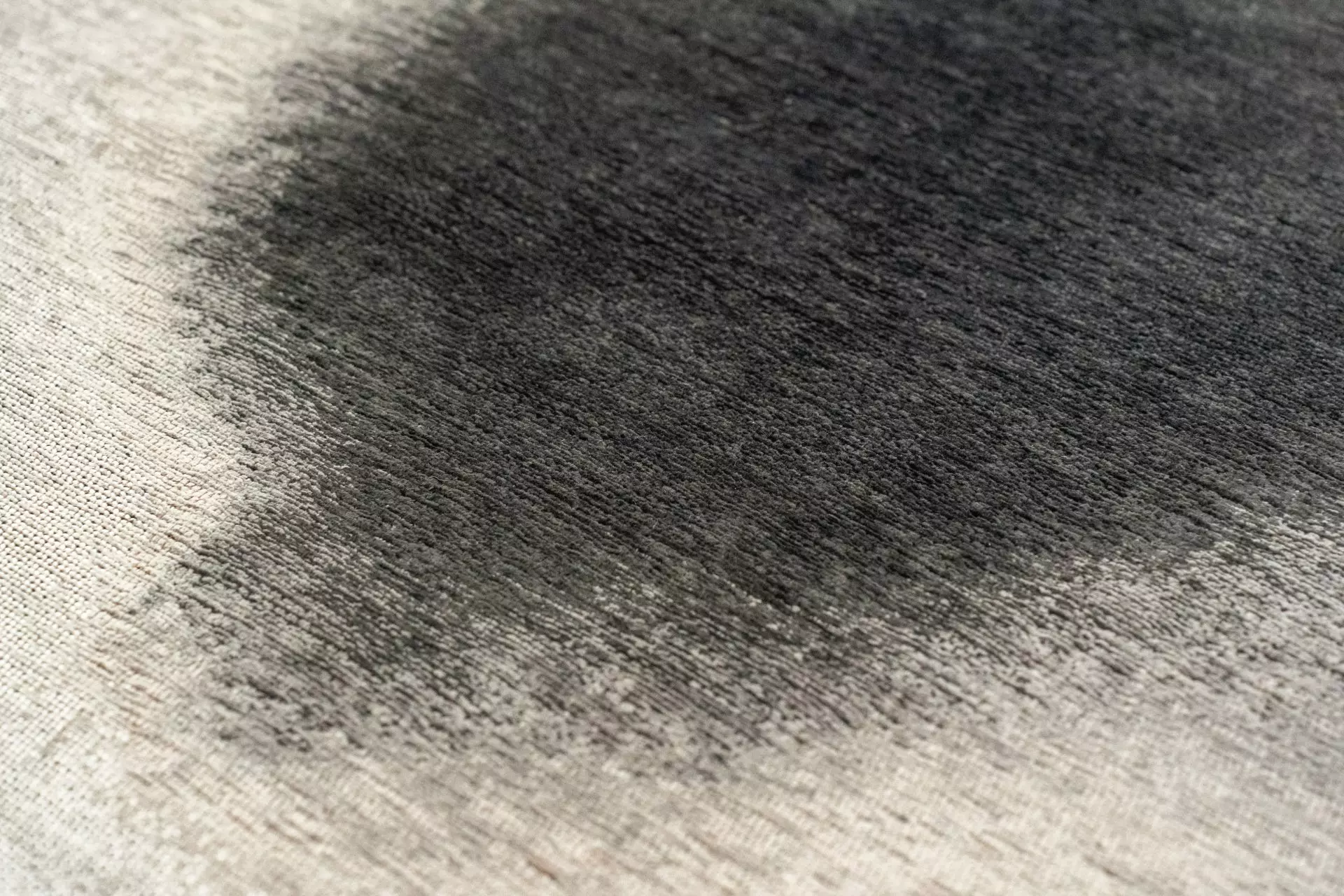 DYWAN Aquarelle Rain o nieregularnym kształcie w odcieniach szarości, designerski styl, premium