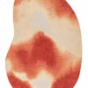 DYWAN Aquarelle Rust o nieregularnym kształcie w odcieniu rdzawej czerwieni, designerski styl