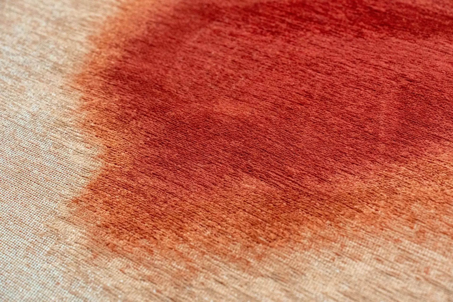 DYWAN Aquarelle Rust o nieregularnym kształcie w odcieniu rdzawej czerwieni, designerski styl, premium