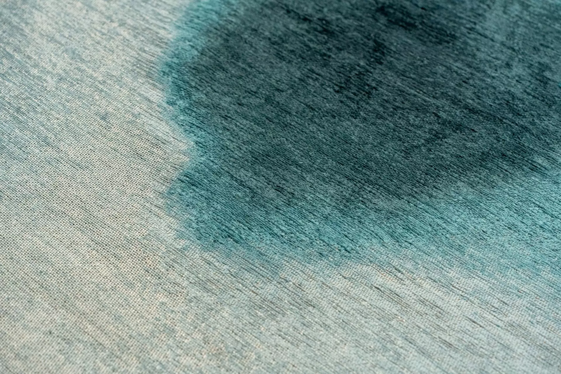 DYWAN Aquarelle Storms o nieregularnym kształcie w niebieskich odcieniach, designerski styl, premium