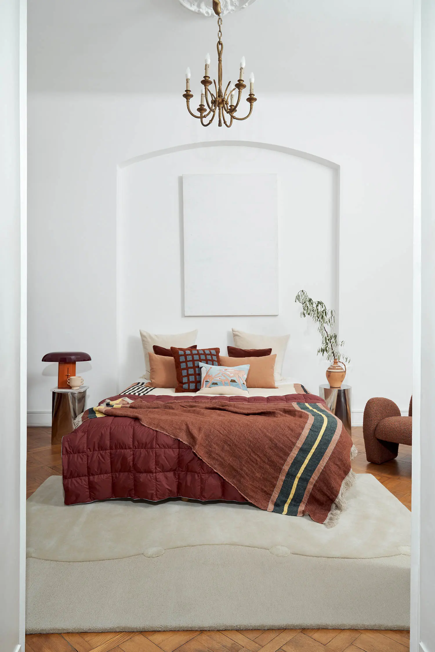 DYWAN Gdynia Ecru wełniany, ręcznie tuftowany, zaprojektowany przez Malwinę Konopacką, beżowy z delikatnym wzorem, designerski styl, nagrodzony nagrodą Red Dot, piękny
