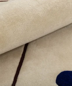 DYWAN Paris Ecru, wełniany, ręcznie tuftowany, zaprojektowany przez Malwinę Konopacką, beżowy, designerski styl, nagrodzony nagrodą Red Dot, piękny