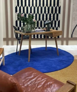 DYWAN Shapes Lake Blue o nieregularnym kształcie przypominającym jezioro i niebieskiej kolorystyce, designerski styl, piękny