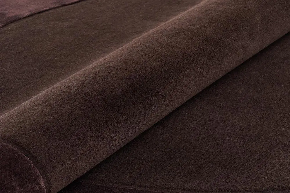 DYWAN Shapes Lake Brown o nieregularnym kształcie przypominającym jezioro i brązowej kolorystyce, designerski styl, piękny