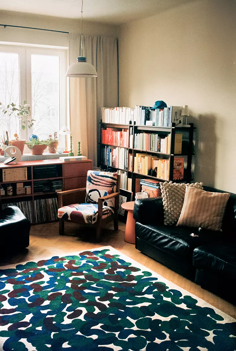 DYWAN Tokyo, wełniany, ręcznie tuftowany, zaprojektowany przez Malwinę Konopacką, wielokolorowy wzór, designerski styl, nagrodzony nagrodą Red Dot, ekskluzywny