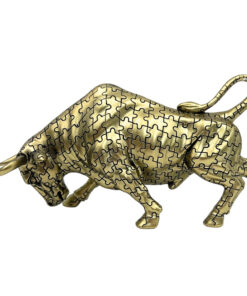 FIGURKA DEKORACYJNA przedstawiająca byka, złote wykończenie, struktura imitująca puzzle, symbol siły i bogactwa, piękny
