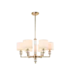 LAMPA WISZĄCA Sutton z 6 źródłami światła, metalowa, złota błyszcząca oprawa, kryształowe detale, białe abażury, nowoczesny styl