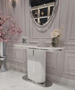 KONSOLA Prestige Silver biała, ryflowana podstawa, srebrne, błyszczące detale, blat z konglomeratu marmurowego