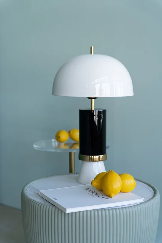 LAMPA STOŁOWA stalowa emaliowana, biało-czarna z złotymi elementami, nowoczesny styl, piękna