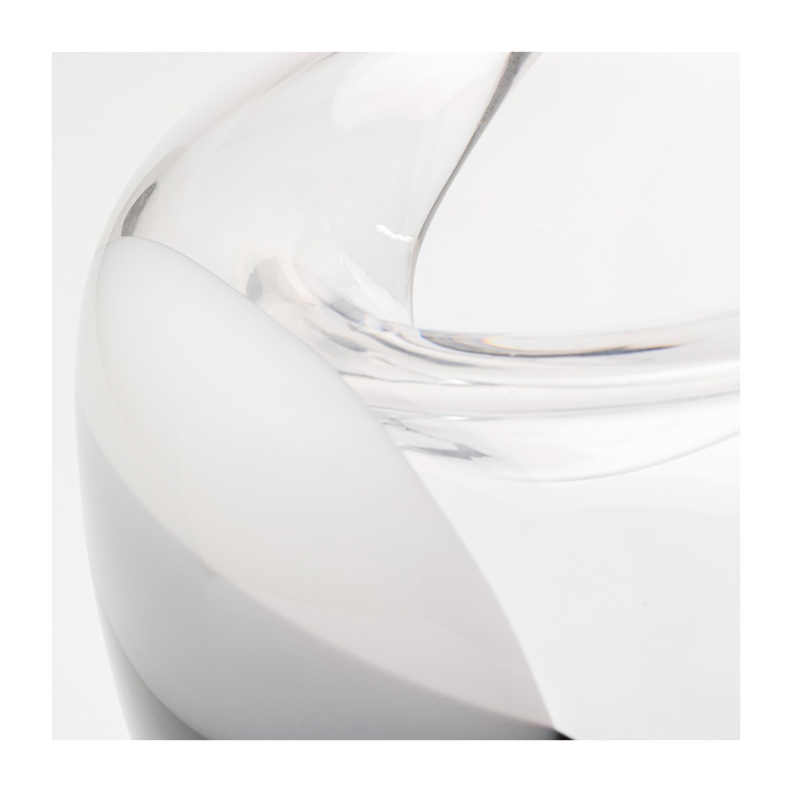 wazon-szklany-transparentny-elegancki-detal-wnetrza.jpg Elegancki, transparentny wazon szklany jako dekoracja wnętrza