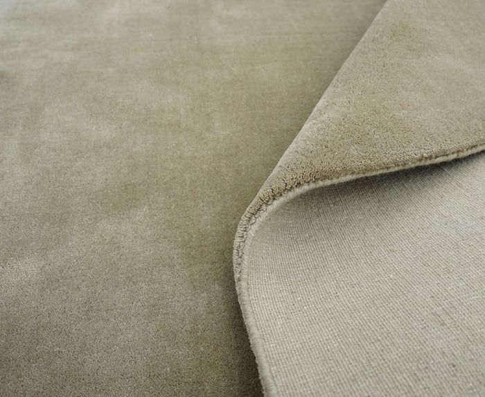 DYWAN NOBILE TAUPE wełniany, jednobarwny, szarozielony (taupe), ręcznie wykonany, gruby 2 cm, wyjątkowy