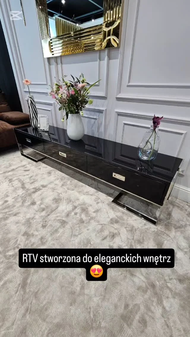 Czarna RTV ze srebrnym wykonczeniem to nowość w naszej ofercie. Jest to kolejny mebel z jednej z Waszych ulubionych kolekcji mebli Espiro.

RTV Espiro to nie tylko mebel stworzony do eleganckich wnętrz, to biżuteria dla Twojego salonu💖